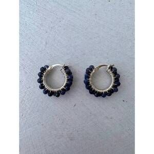 NEW IN2 DESIGN women's diddi earrings in silver and blue sapphire